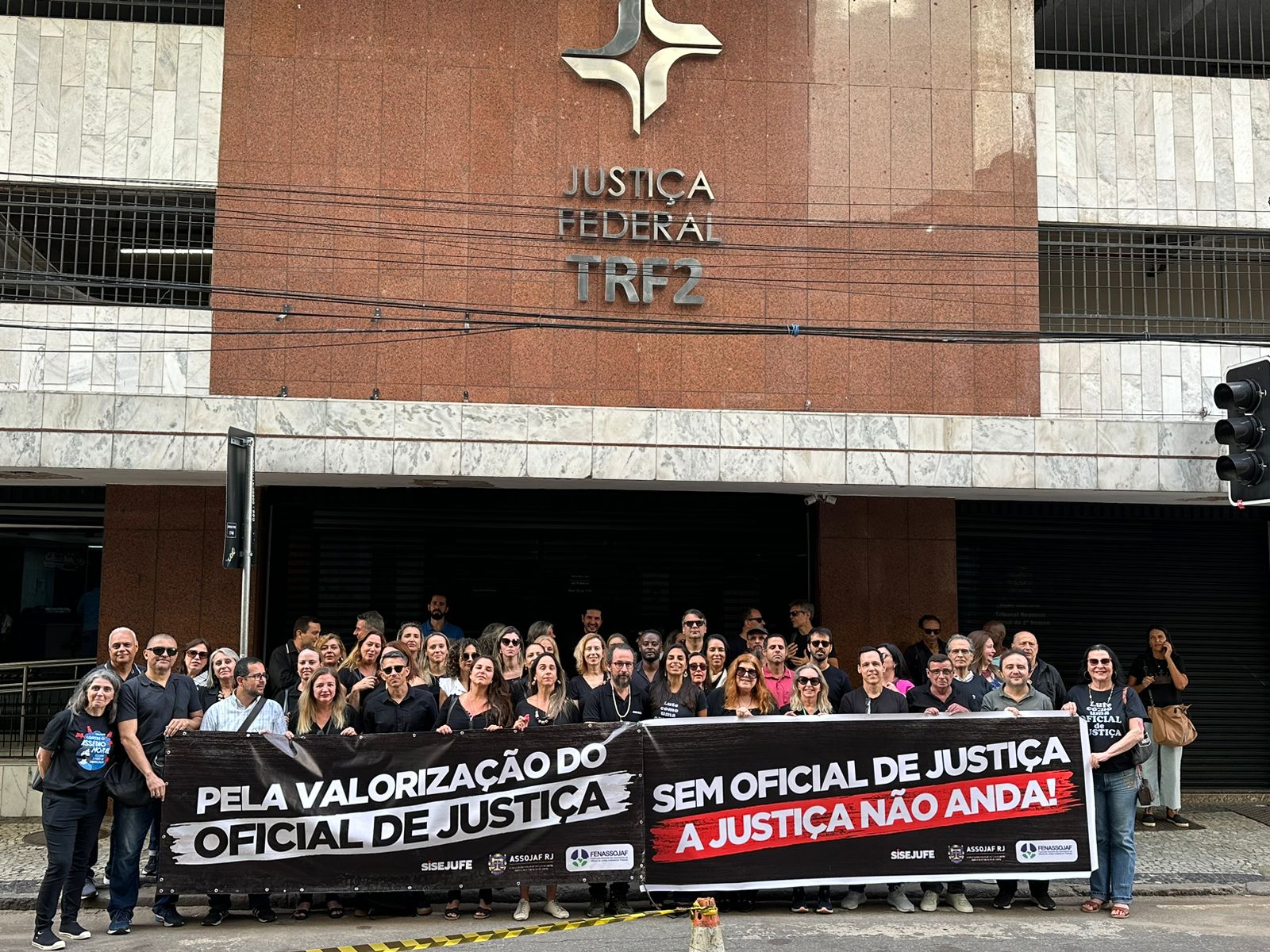 FENASSOJAF, SISEJUFE/RJ E ASSOJAF/RJ PROMOVEM ATO POR CARGOS DE OFICIAIS DE JUSTIÇA NO TRF-2