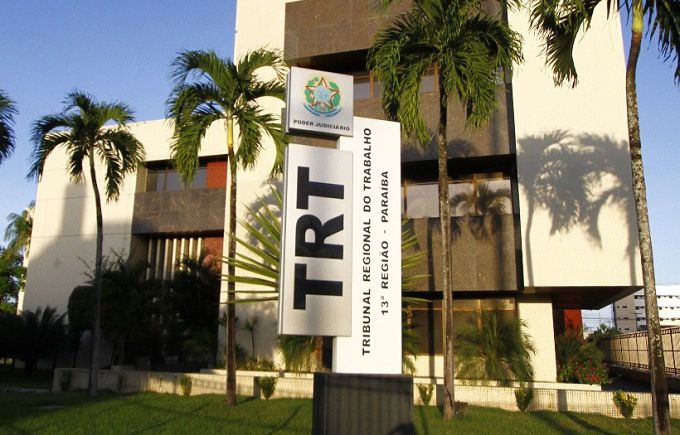 PLENO DO TRT-13 GARANTE SUSPENSÃO DE MULTA APLICADA A OFICIAL DE JUSTIÇA DE JOÃO PESSOA