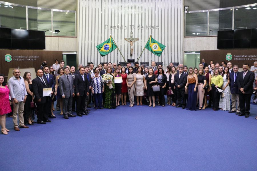 OFICIAIS DE JUSTIÇA SÃO HOMENAGEADOS PELA ASSEMBLEIA LEGISLATIVA DO CEARÁ