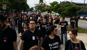 GREVISTAS FAZEM PASSEATA EM PERNAMBUCO