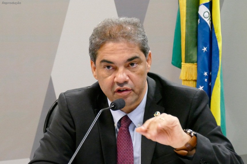 SENADOR HÉLIO JOSÉ APRESENTA PARECER NA CCJ SOBRE DATA-BASE DOS SERVIDORES