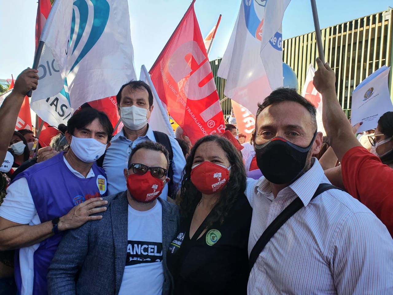 ATO PELO DIA DO SERVIDOR TOMA ESPLANADA DOS MINISTÉRIOS CONTRA A PEC 32