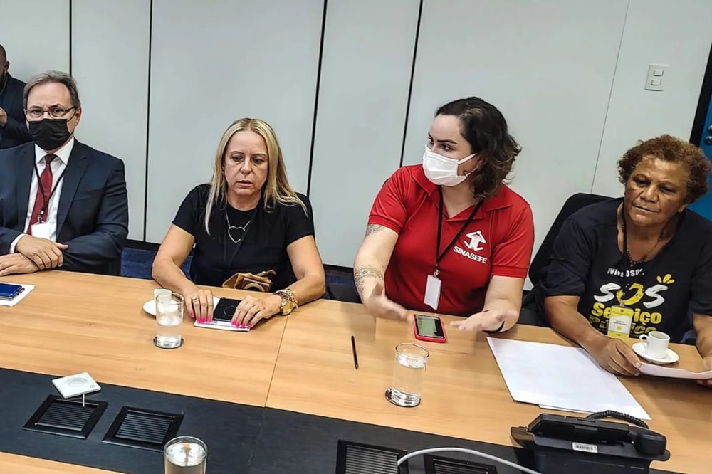 PRESIDENTA DA ASSOJAF/MG PARTICIPA DE REUNIÃO COM A EQUIPE DE TRANSIÇÃO DO GOVERNO LULA E OBTÉM CONFIRMAÇÃO SOBRE A DERROTA DA PEC 32