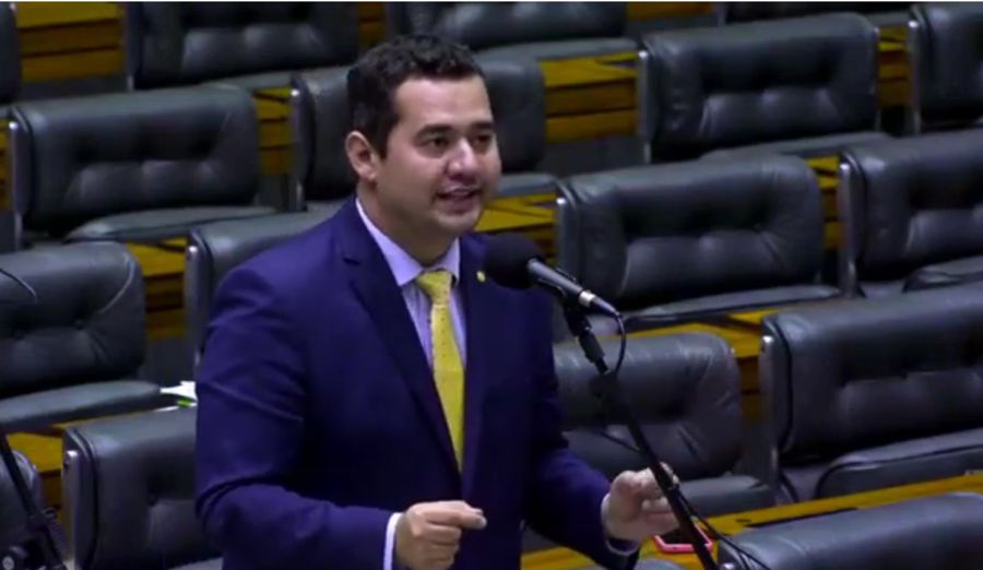 DEPUTADO RICARDO SILVA DEFENDE RECOMPOSIÇÃO SALARIAL DOS SERVIDORES DURANTE DISCURSO NA CÂMARA