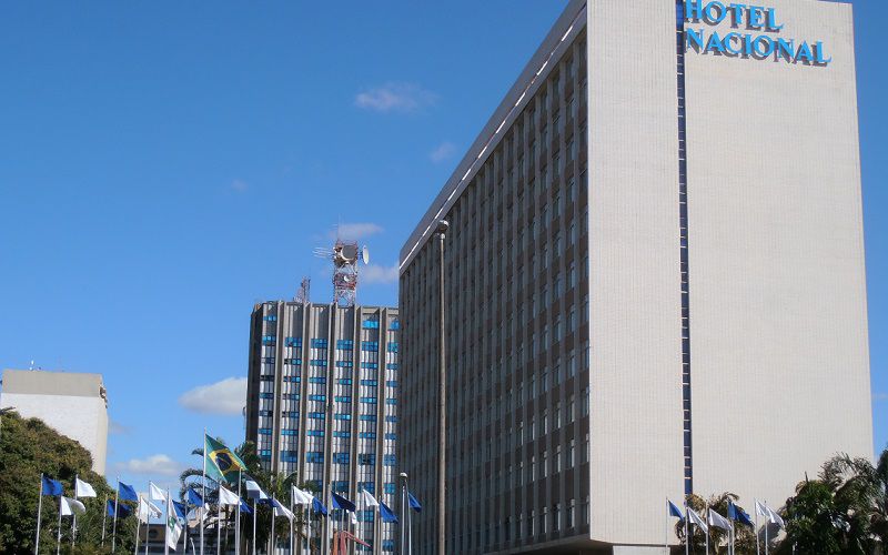 OFICIAIS DE JUSTIÇA CUMPREM MANDADO DE IMISSÃO NA POSSE DO HOTEL NACIONAL EM BRASÍLIA