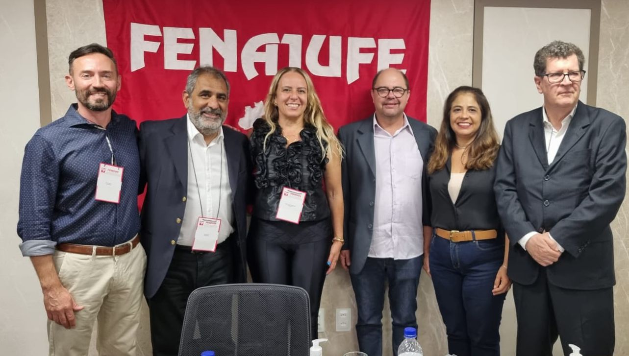 OFICIAIS DE JUSTIÇA INTEGRAM DELEGAÇÕES QUE PARTICIPAM DO COLEJUR DA FENAJUFE