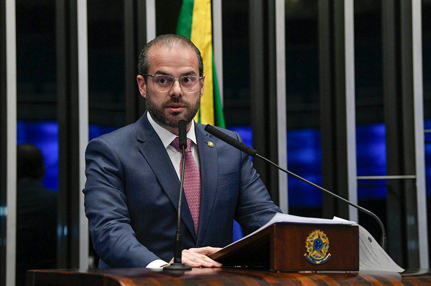 SENADOR DO CEARÁ DEFENDE VALORIZAÇÃO DO FUNCIONALISMO PÚBLICO