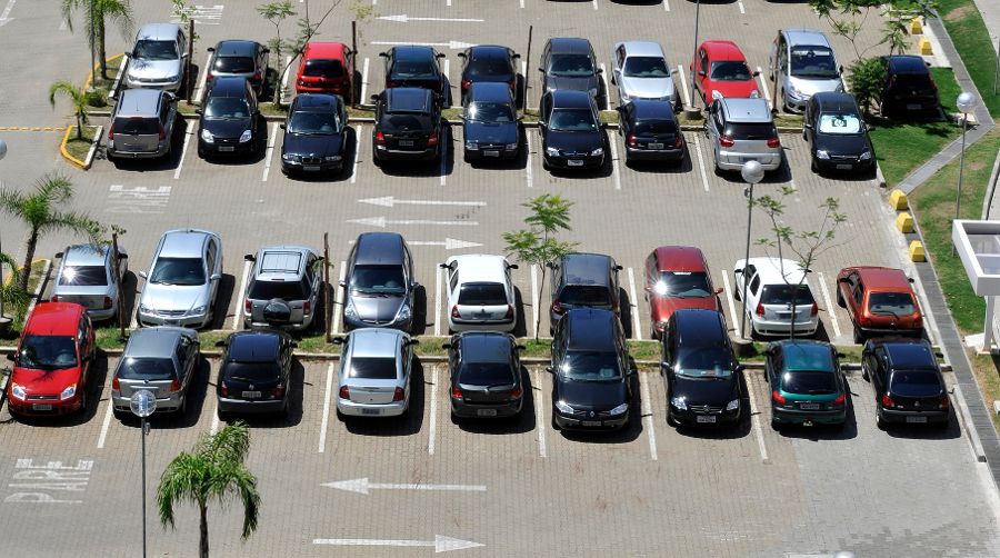 CCJC ADIA VOTAÇÃO SOBRE O LIVRE ESTACIONAMENTO PARA OFICIAIS DE JUSTIÇA