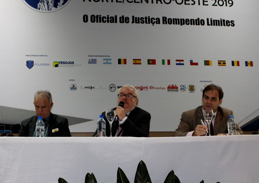 DEBATE SOBRE A ATUAL SITUAÇÃO DOS OFICIAIS DE JUSTIÇA NO BRASIL ENCERRA AS ATIVIDADES DO PRIMEIRO DIA DE SEMINÁRIO INTERNACIONAL