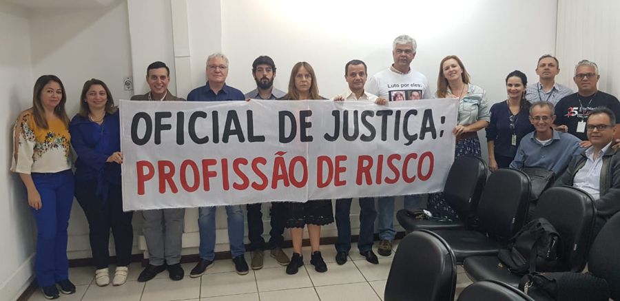 AUDIÊNCIA SOBRE AGRESSÃO E CÁRCERE PRIVADO DE OFICIAL DE JUSTIÇA É ADIADA EM MG