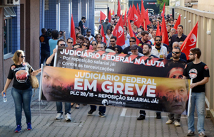 OFICIAIS DE JUSTIÇA ADEREM À GREVE PELO REAJUSTE SALARIAL NO RIO GRANDE DO SUL