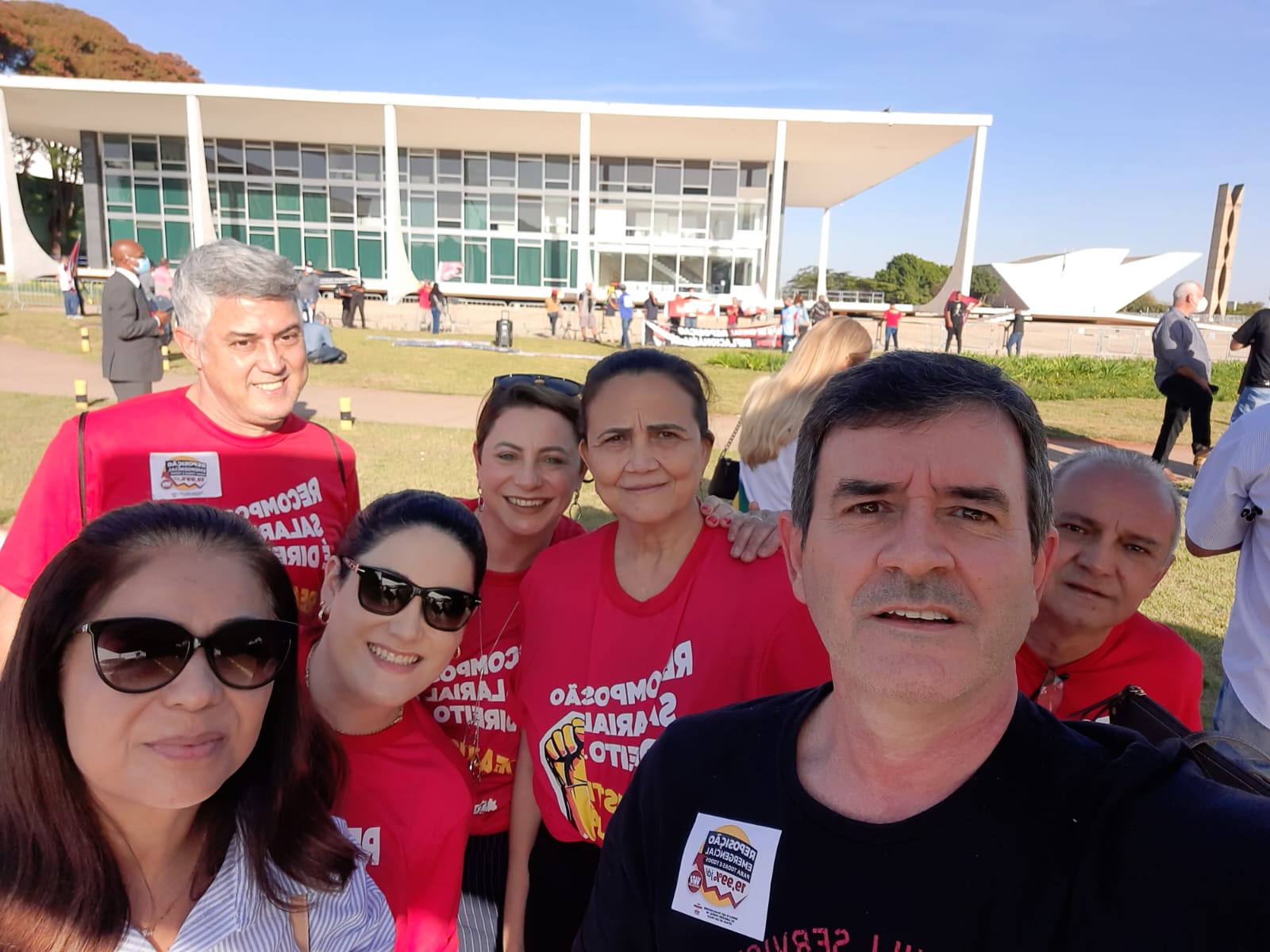 OFICIAIS DE JUSTIÇA PARTICIPAM DE PROTESTOS EM BRASÍLIA PELA RECOMPOSIÇÃO SALARIAL DOS SERVIDORES