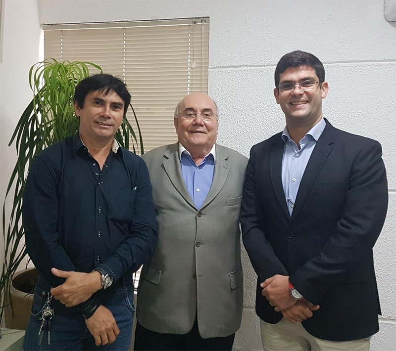 EM REUNIÃO COM A FENASSOJAF, SENADOR FLEXA RIBEIRO REAFIRMA POSICIONAMENTO FAVORÁVEL AO PORTE DE ARMA