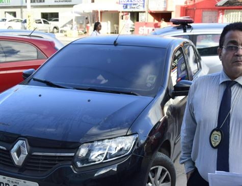 OFICIAL DE JUSTIÇA TEM CARRO COBERTO POR GASOLINA DURANTE CUMPRIMENTO DE MANDADO EM PERNAMBUCO