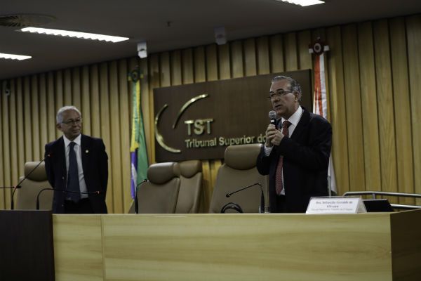 ASSÉDIO MORAL NO AMBIENTE DE TRABALHO É TEMA DE PALESTRA NO TST