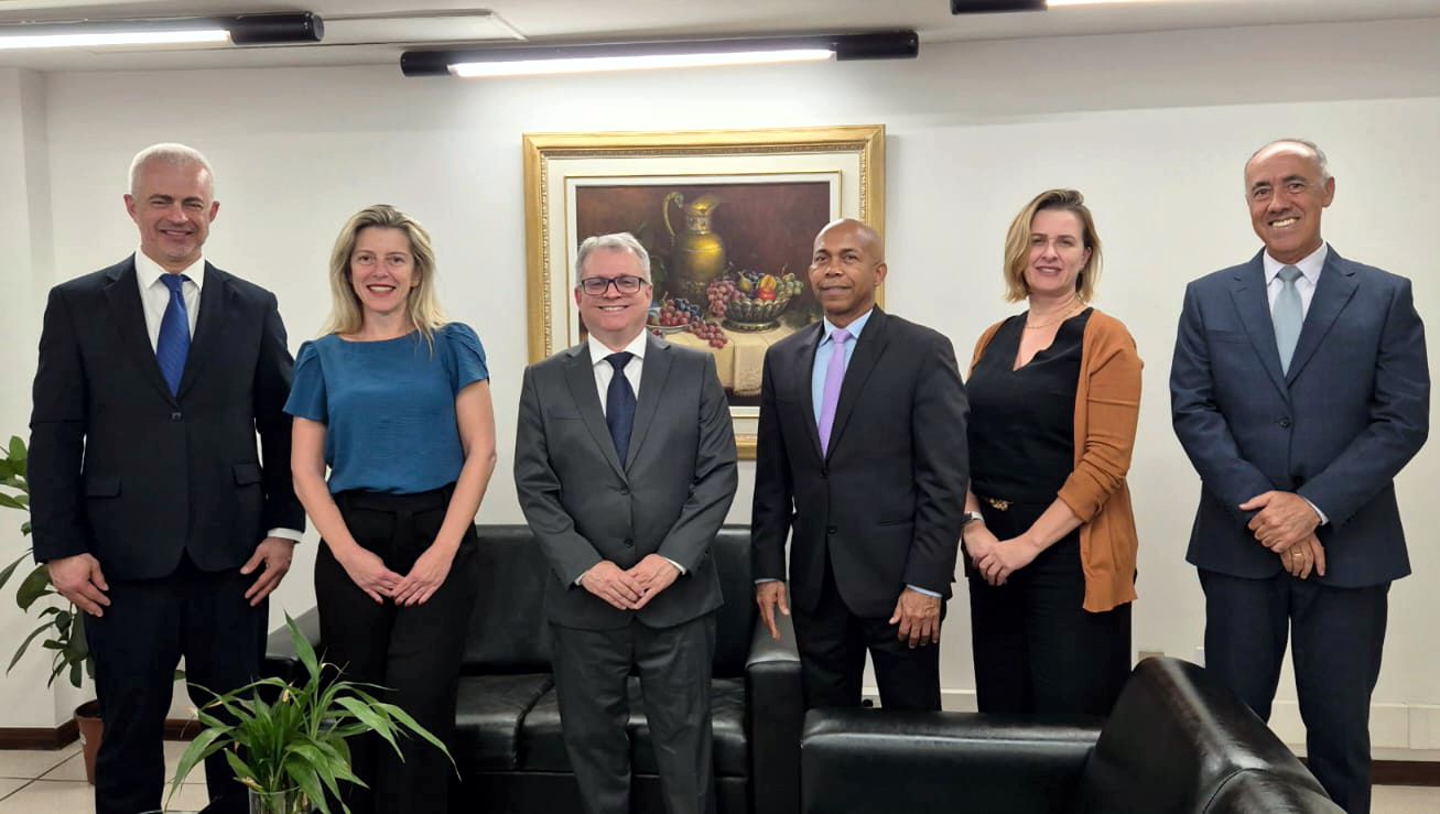 FENASSOJAF PARTICIPA DE REUNIÃO DA ASSOJAF/MG COM O DIRETOR DO FORO DA SEÇÃO JUDICIÁRIA DE BELO HORIZONTE
