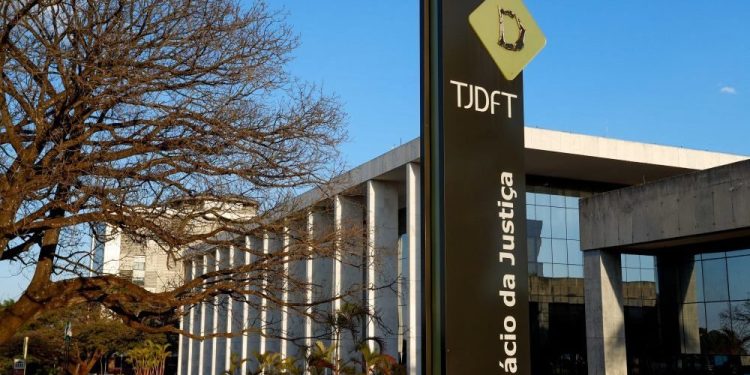 ATUAÇÃO DA AOJUS CONQUISTA ARQUIVAMENTO DE PROCESSO CONTRA OFICIALA DO TJDFT