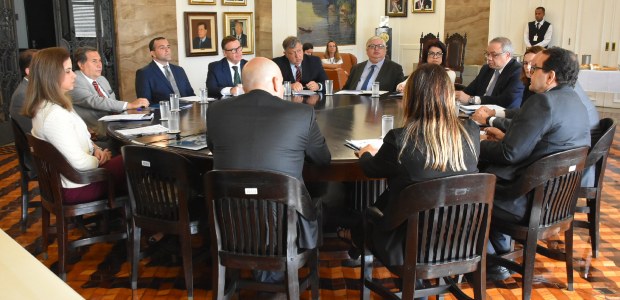 PRESIDENTE DO TRE-RJ PROPÕE UTILIZAÇÃO DE OFICIAIS DE JUSTIÇA DE OUTROS ÓRGÃOS NA JUSTIÇA ELEITORAL