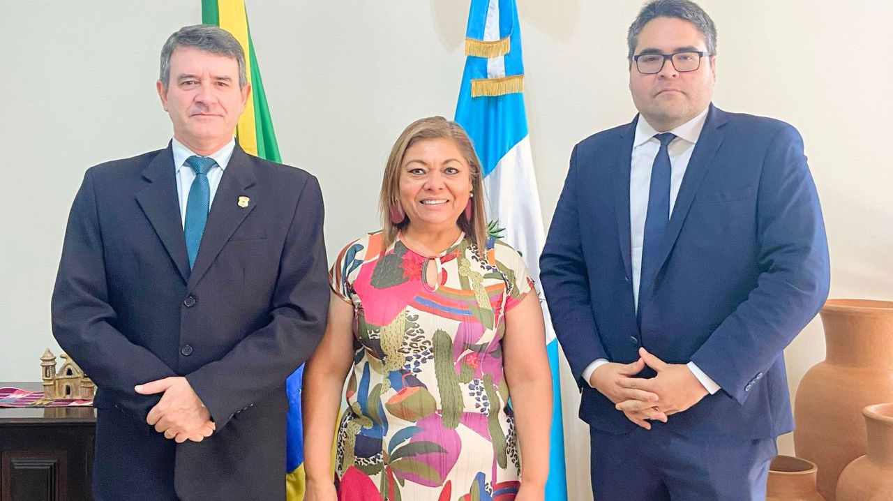 FENASSOJAF SE REÚNE COM A MINISTRA CONSELHEIRA DA REPÚBLICA DA GUATEMALA PARA ESTREITAR LAÇOS COM OS PROFISSIONAIS DA EXECUÇÃO DAQUELE PAÍS