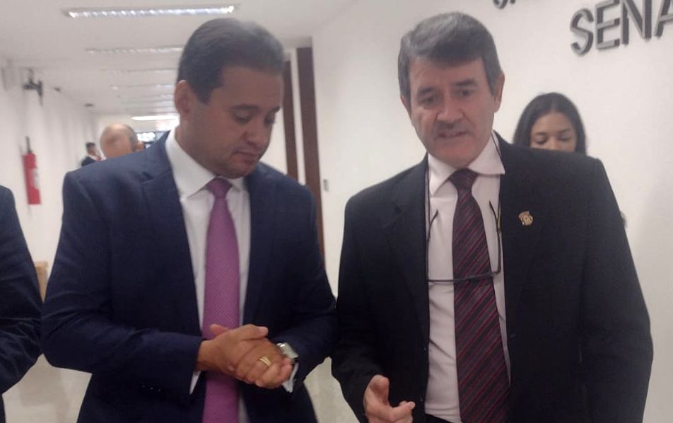 EM DEFESA DOS OFICIAIS DE JUSTIÇA: PRESIDENTE DA FENASSOJAF CONVERSA COM O SENADOR WEVERTON SOBRE EMENDAS AO PL 4188